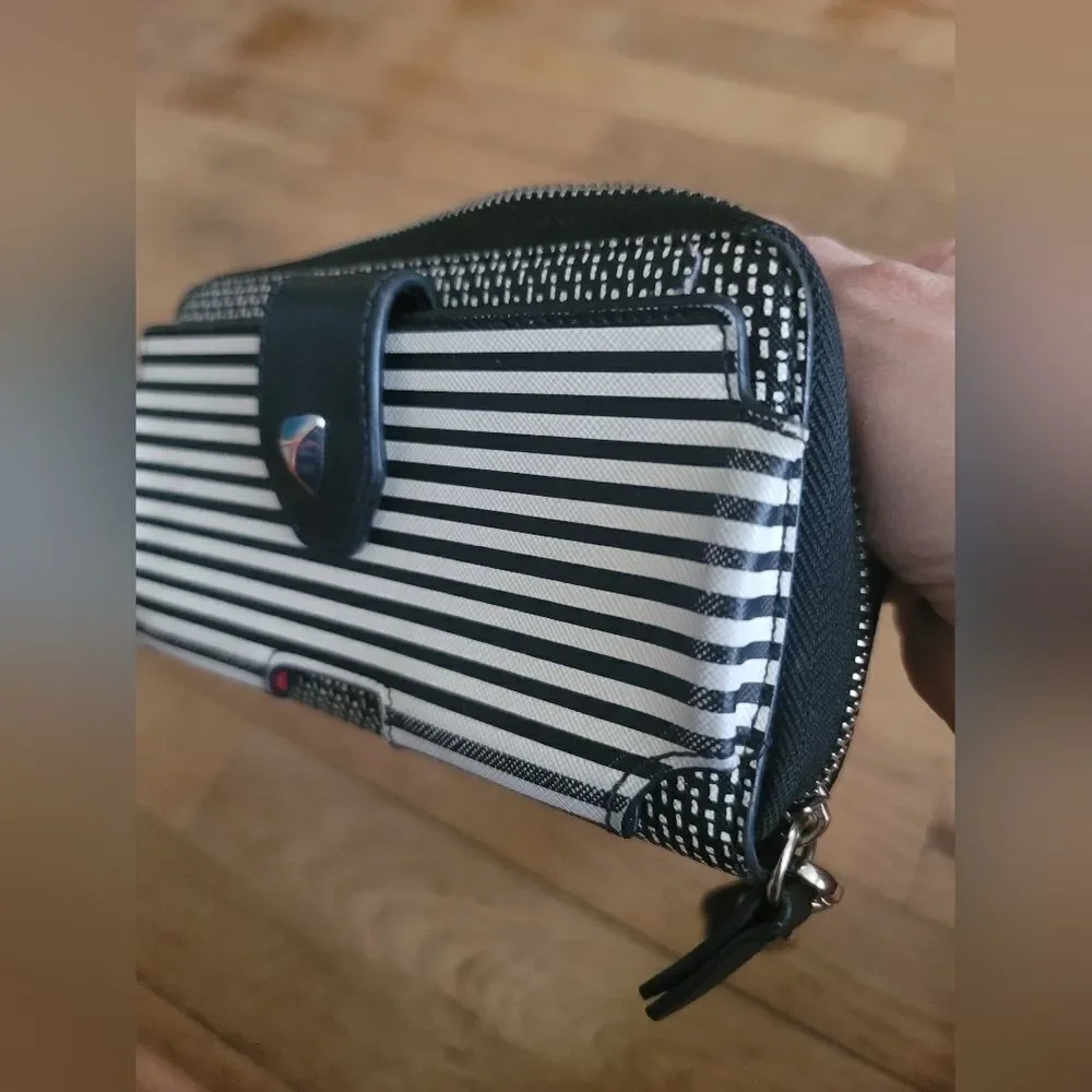 Stella & Dot‎ Madison Tech Wallet